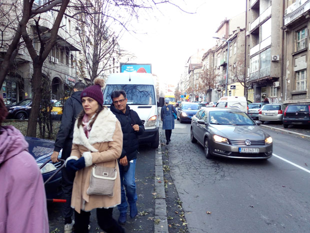 БУЛЕВАР ДЕСПОТА СТЕФАНА: Иду по коловозу да обиђу возила